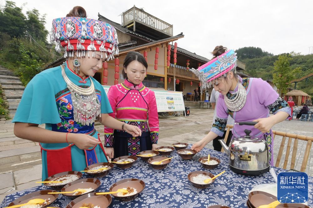 高质量发展调研行| 重庆石柱桥头镇：打造特色小镇 吸引八方游客8