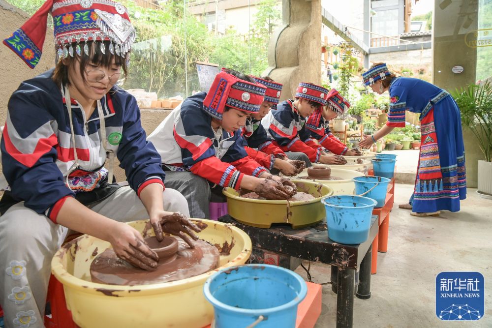 高质量发展调研行| 重庆石柱桥头镇：打造特色小镇 吸引八方游客7