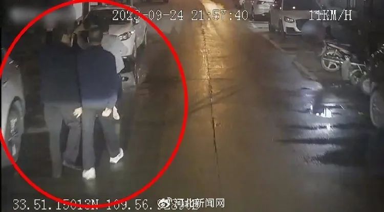 男子因鸣笛遭3社区干部殴打？陕西商洛多部门回应1