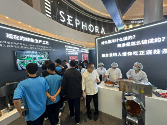 原来辣条是湖南平江人发明的！辣条发明人筹建辣条博物馆2