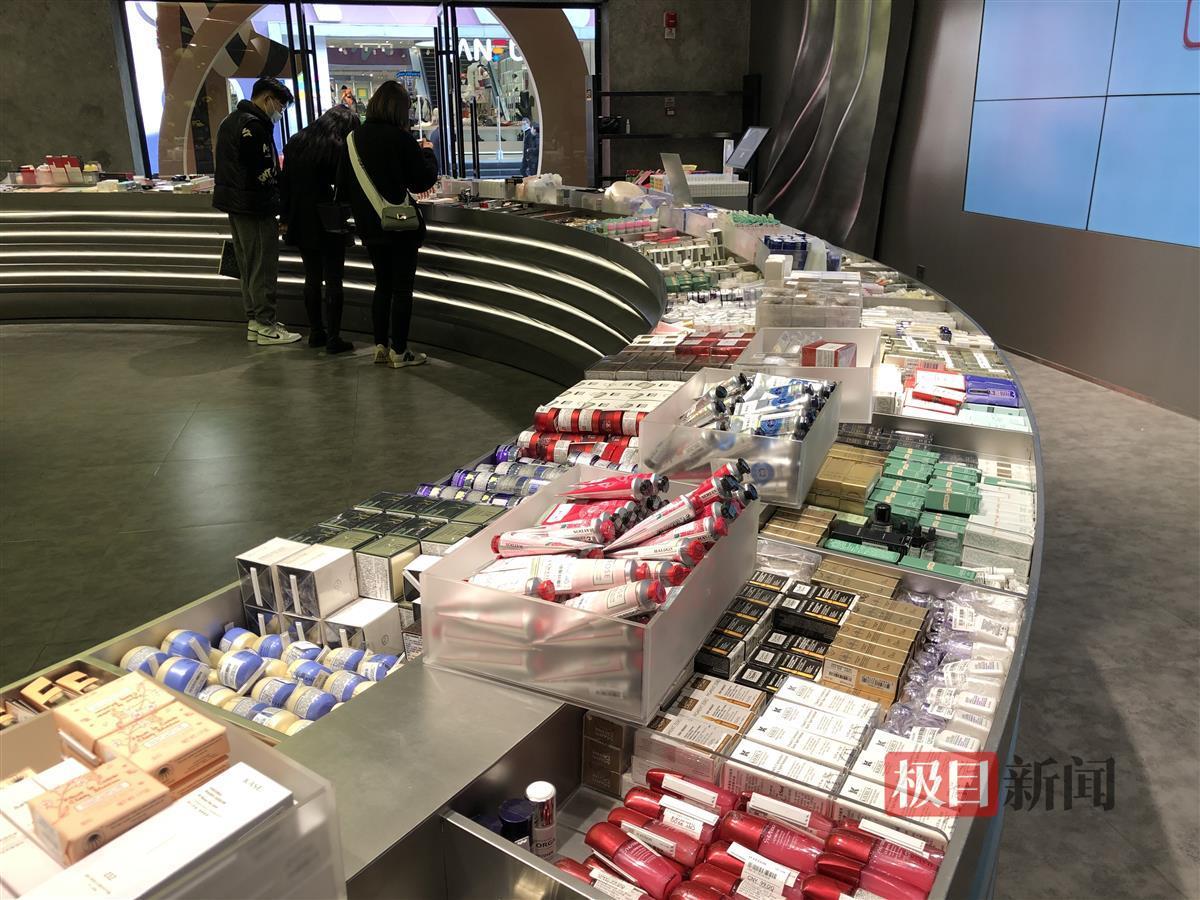从排队打卡到接连闭店，美妆集合店不香了？2