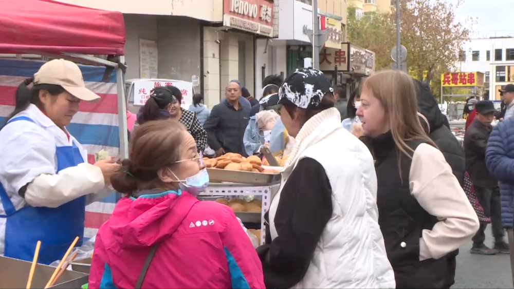 中俄互免签激发出境游 边境早市频现“洋面孔”3