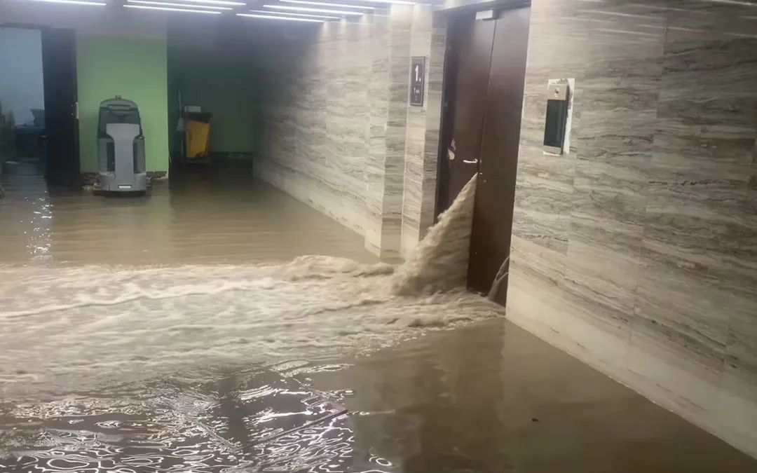 业主私挖地下室竟挖通河道？官方通报3