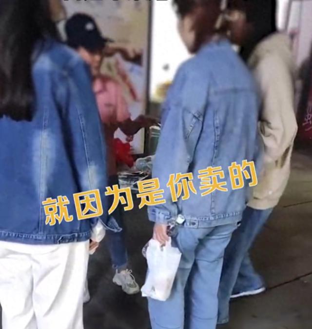 女孩开饮料划伤手向店家索赔引争议，律师这么解读3