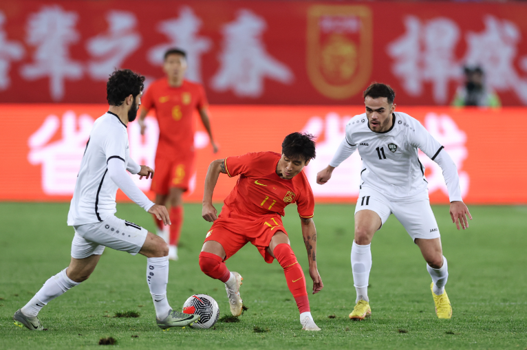 中国男足友谊赛1:2不敌乌兹别克斯坦队