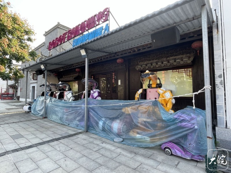 昔日网红打卡地如今杂草丛生 芜湖鸠兹古镇遭遇“冰火两重天”5