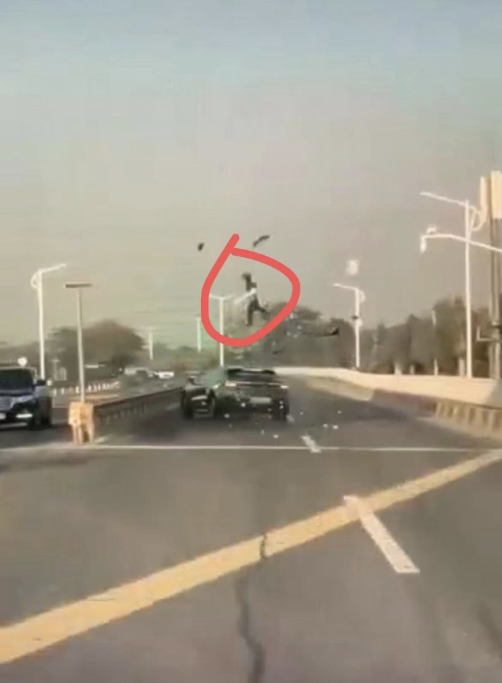 “极氪001”气囊爆炸人被弹飞？极氪辟谣：系行人被撞1