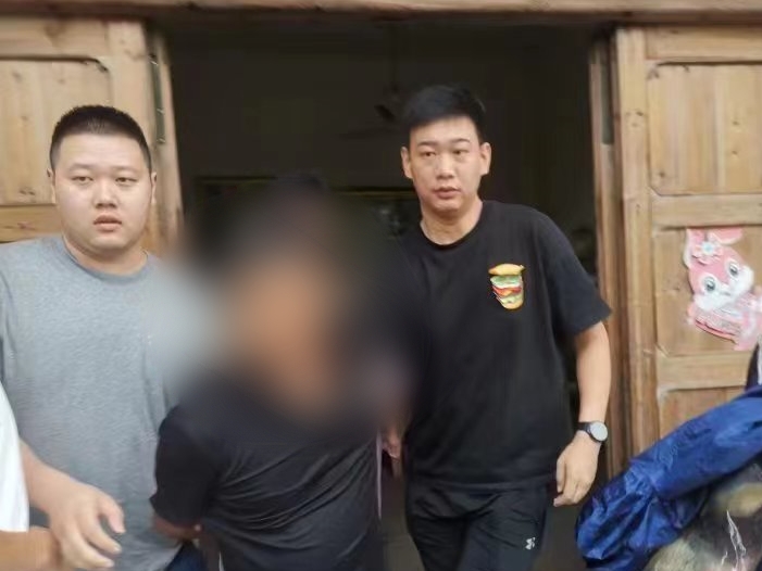 上海一男子34年前掐死情人后潜逃，一直隐姓埋名没跟家里通过话2
