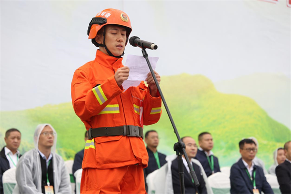 南川区国有林场森林消防专业队队员黄仕禄代表参赛选手发言。华龙网记者 李成 摄