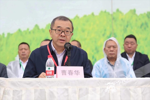重庆市林业局党组书记、局长曹春华作动员讲话。华龙网记者 李成 摄