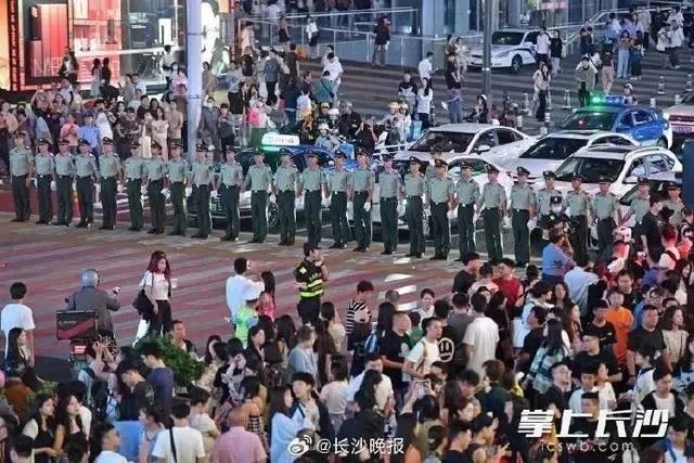 冲上热搜！网友：泰山南天门真有十万“天兵”6