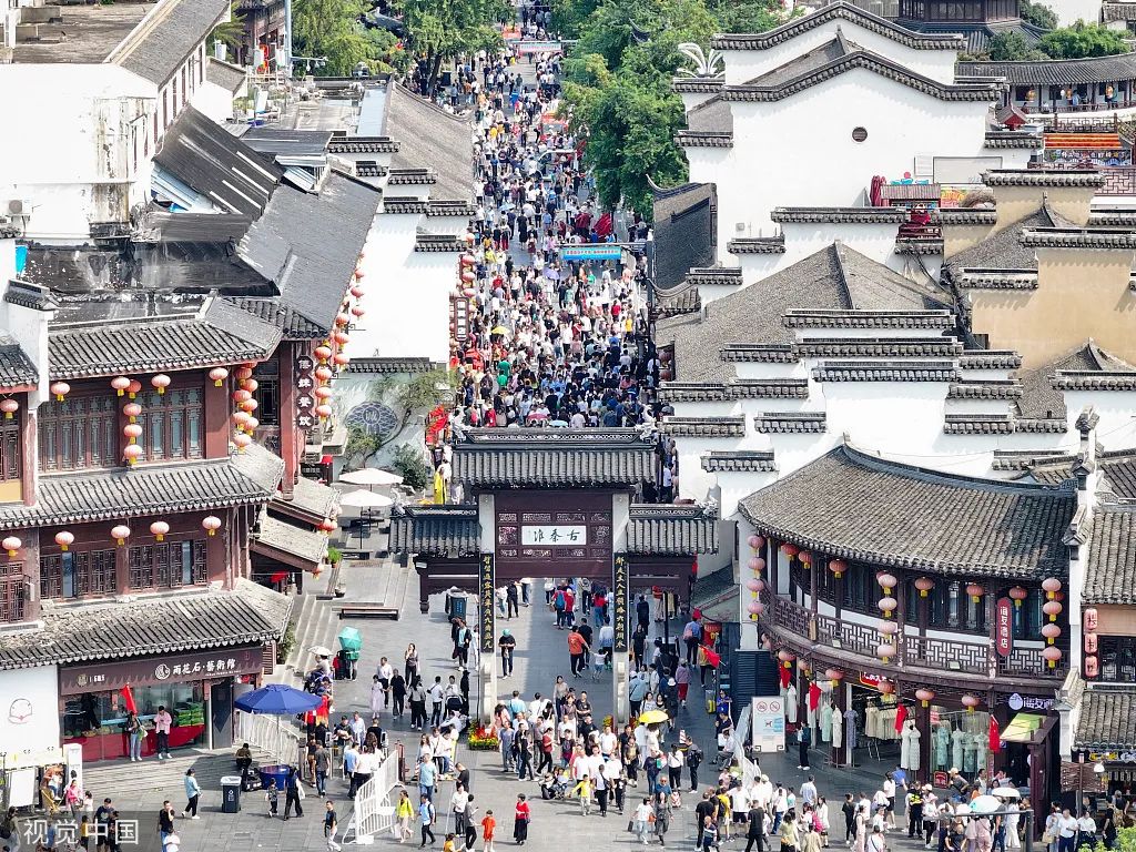 冲上热搜！网友：泰山南天门真有十万“天兵”7