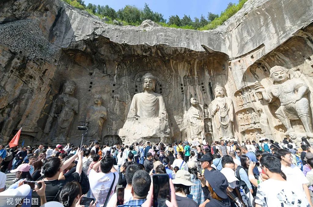 冲上热搜！网友：泰山南天门真有十万“天兵”4
