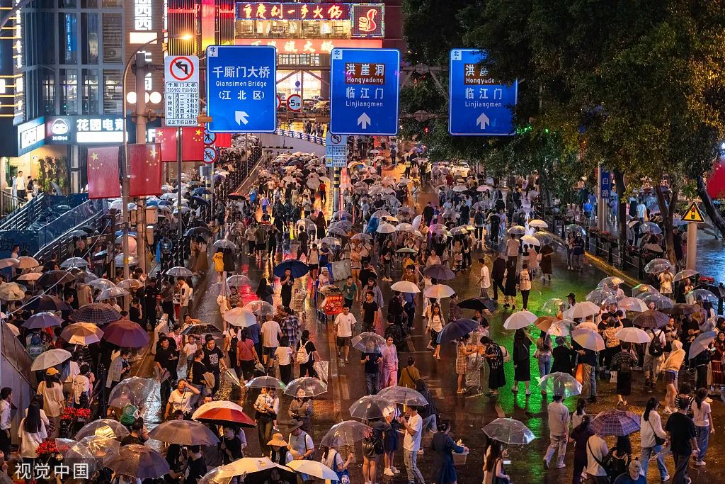 冲上热搜！网友：泰山南天门真有十万“天兵”5