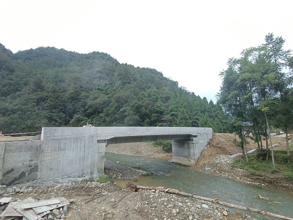 “小河桥”让黔彭两地5000村民涉水过河成为历史