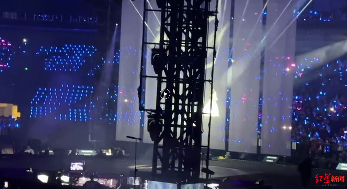 梁静茹南京演唱会再现“柱子票” 主办方：临时布置追光灯，正与观众沟通