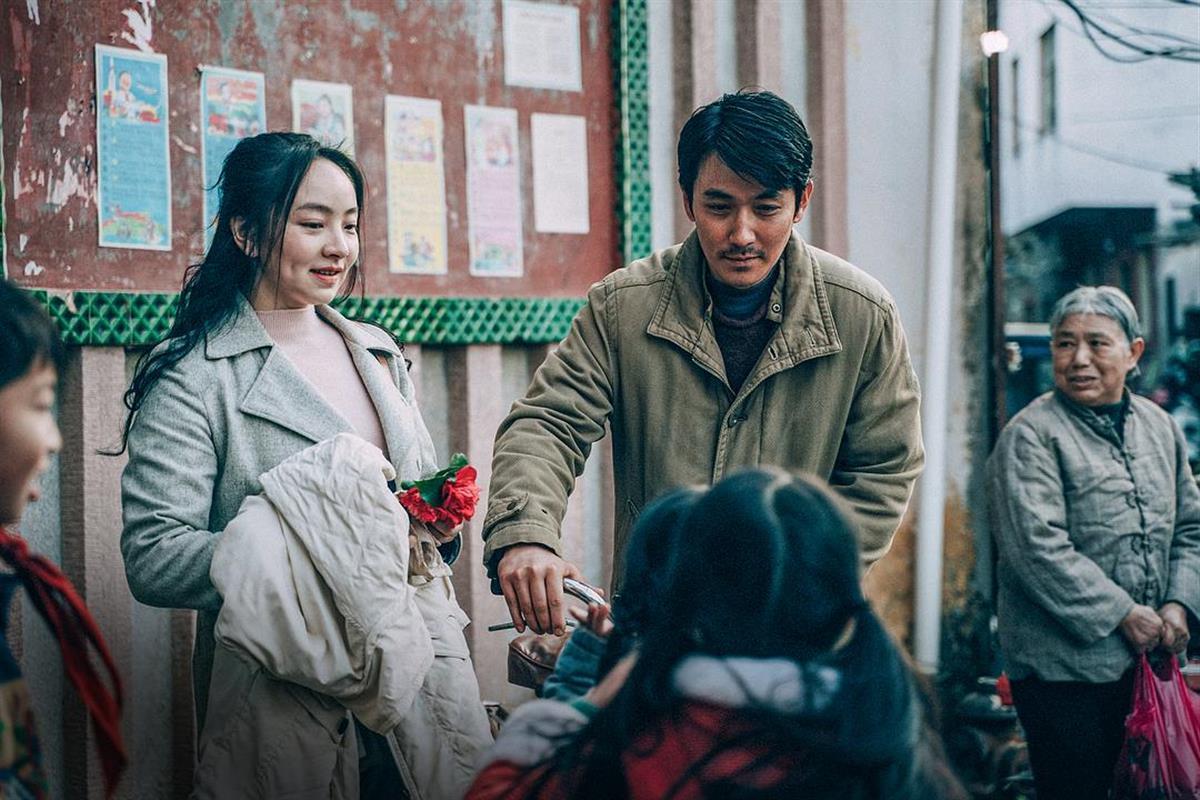 《河边的错误》票房破亿，“烧脑”过度的网友急求：余华老师，出个剧情解析吧2