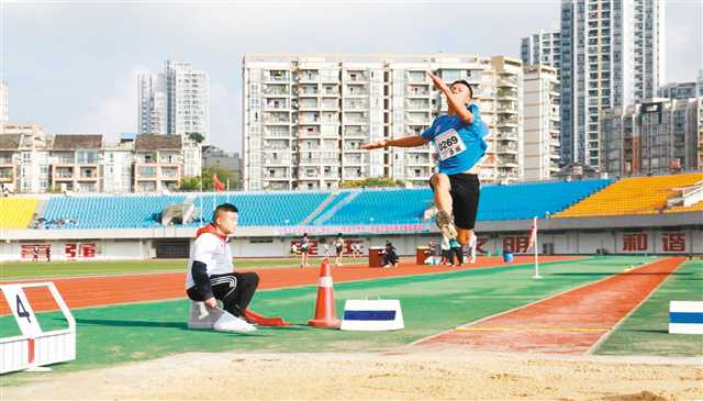 2023年重庆市青少年田径锦标赛决赛举行</p><p>全市39个代表队1179名运动员及教练员参赛