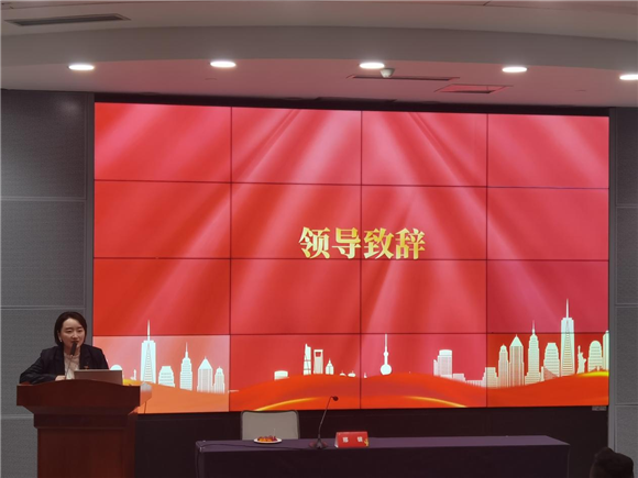 重庆市低碳协会秘书长傅文杰在结业仪式上进行发言。重庆市低碳协会供图 华龙网发