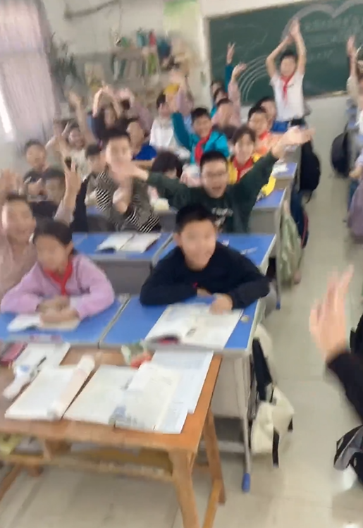 山东聊城通报文苑小学安装窗帘问题：暂停校长职务！1