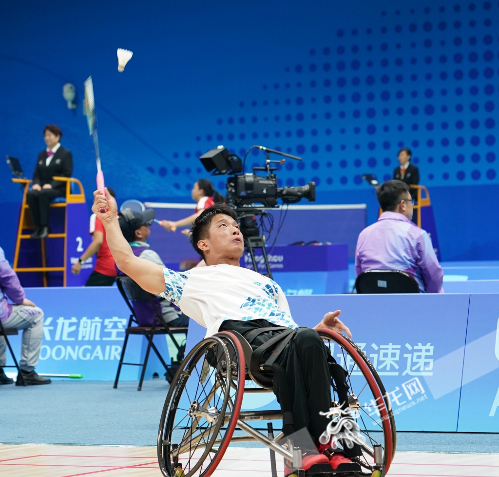00后重庆小伙杨通为重庆斩获本届亚残运会首枚奖牌。