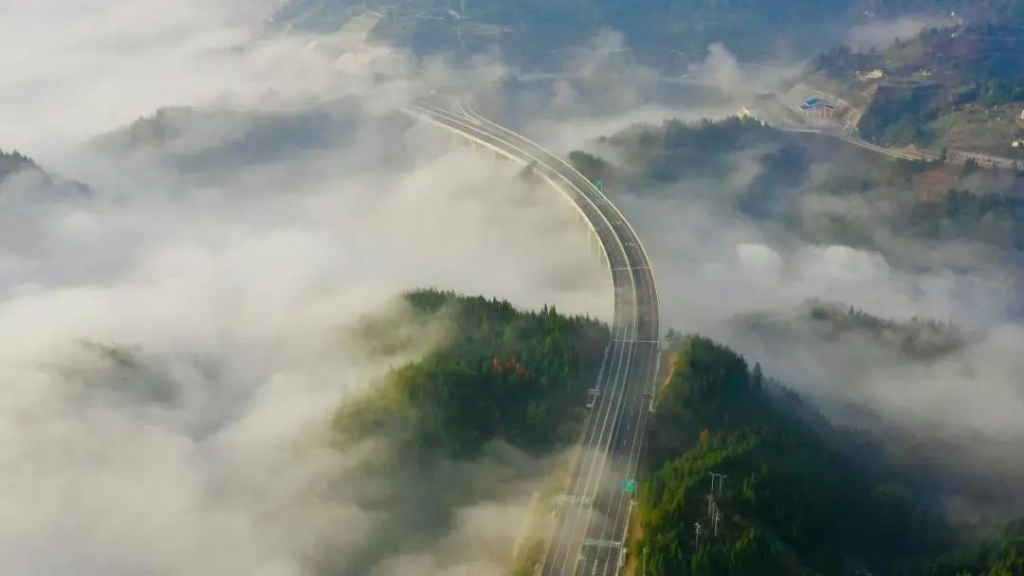 The Tanjia section of the Chengkou-Kaizhou Highway is opened. (Photo provided by Chongqing Expressway)