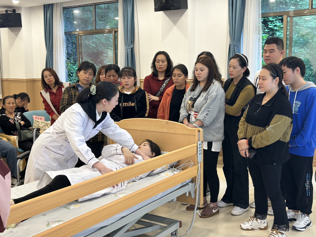 培训现场。重庆市社会福利指导中心供图