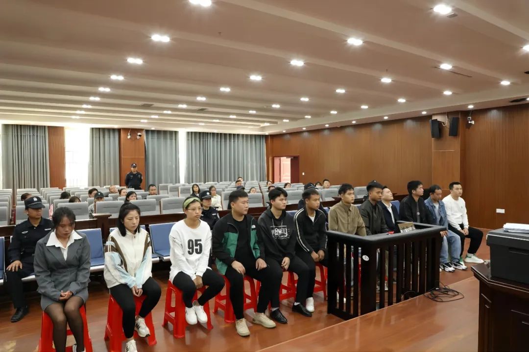 为高薪偷越国境，12名组织者被判刑，最高获刑四年六个月！