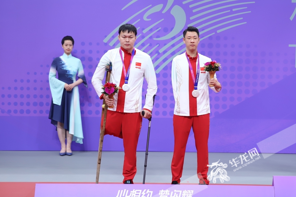 廖克力与队友闫硕获得乒乓球男子双打Class MD14银牌。