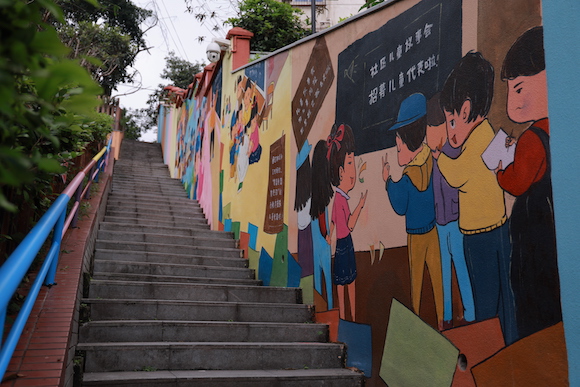 石井坡街道中心湾社区儿童议事会墙绘。沙坪坝区妇联供图 华龙网发