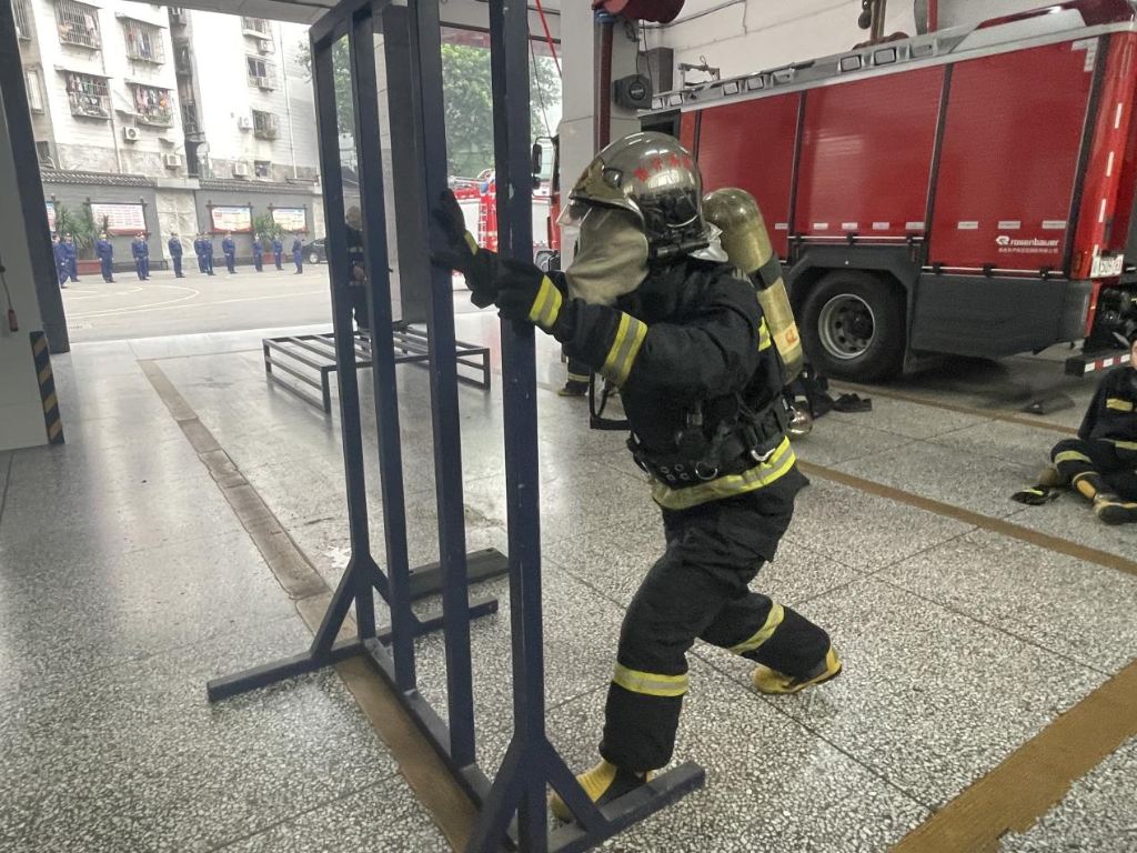 训练现场。渝中区消防救援支队供图 华龙网发