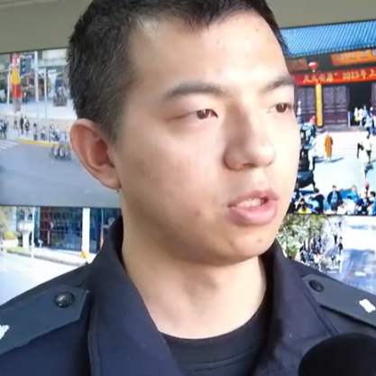 上海男子13万元出售二手劳力士“绿水鬼”手表，当面交易时被“调包”7