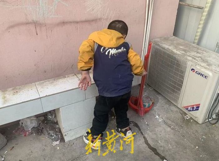 6岁男童被生母虐待致残后：一直以为妈妈“病”了，期待长出新的脚1