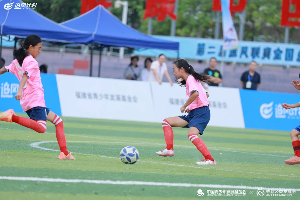 重庆“追风女孩”们在赛场上奋力拼搏。受访者供图