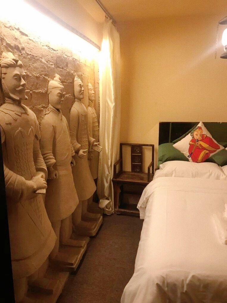 西安兵马俑酒店冲上热搜？店方：生意还不错 有人付了钱不住看看就走，有人一住就一周3