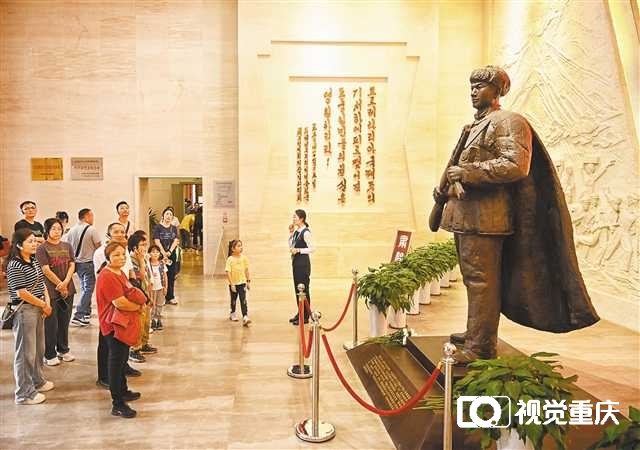 红岩革命历史博物馆4天迎来游客近20万人次 重庆红色旅游热度持续增长3
