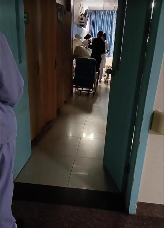 四川资中一男子自称纪委工作人员酒后骂哭护士？院方已报警，当地纪委回应2