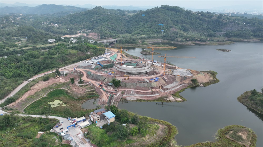 涪陵慧谷湖科创小镇建设项目不停工,300余名工人坚守一线