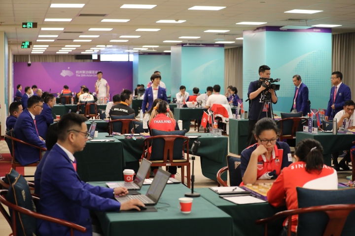 同一个赛场，运动员最大年龄差是多少？答案是：相差70岁6