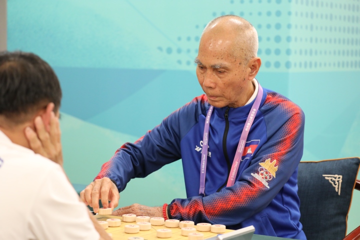 同一个赛场，运动员最大年龄差是多少？答案是：相差70岁2