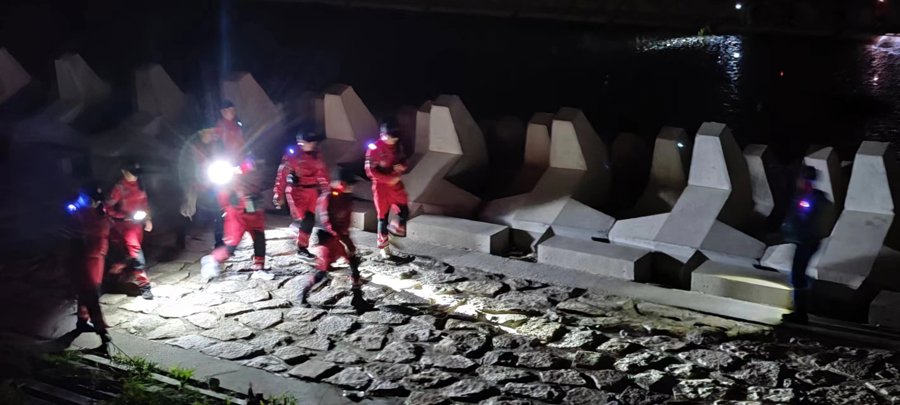 海滩女童走失更多细节曝光，“赶海”热背后的隐患3