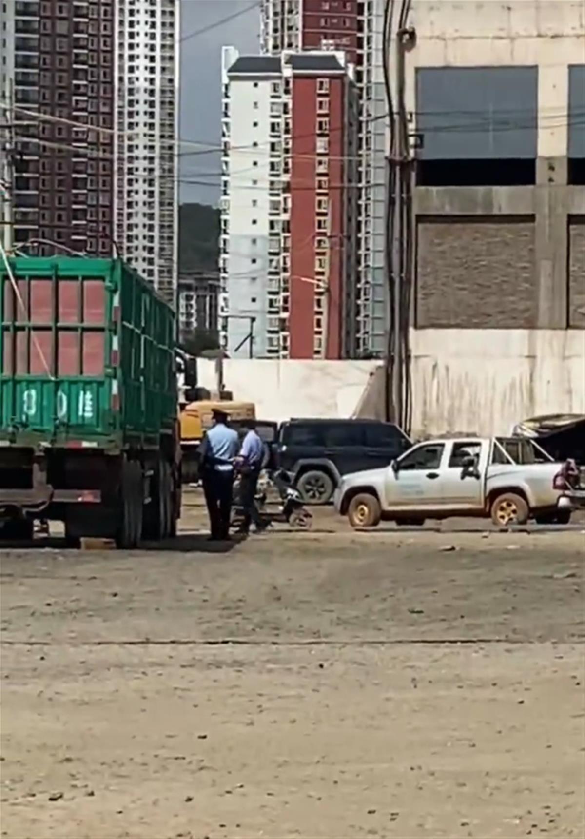 昆明一停车场内一货车停放多日，司机被发现早已身亡，警方初步排除案件可能2
