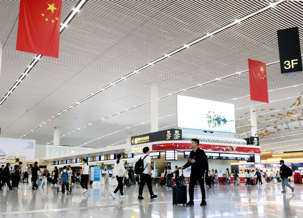Passengers in the Jiangbei Airport. (Photo provided by Chongqing Jiangbei International Airport)