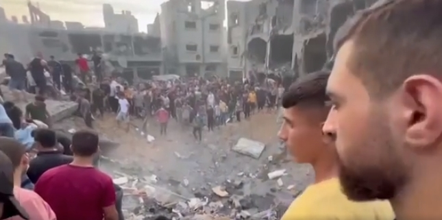 巴以冲突已致超万人死亡！以军空袭加沙难民营，52人死亡！世卫组织警告：“公共卫生灾难”1