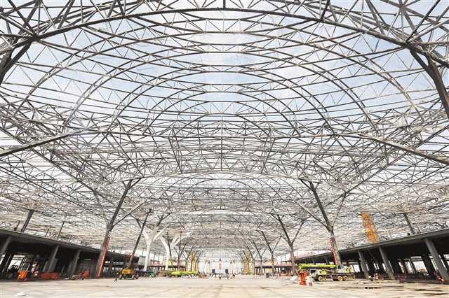 The picture taken on October 16 shows the Chongqingdong Railway Station under construction.