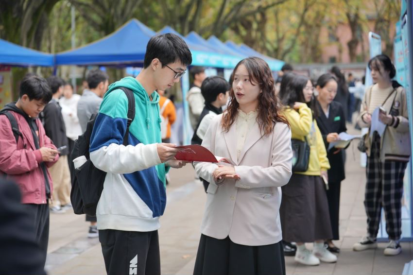 招聘会现场。主办方 供图