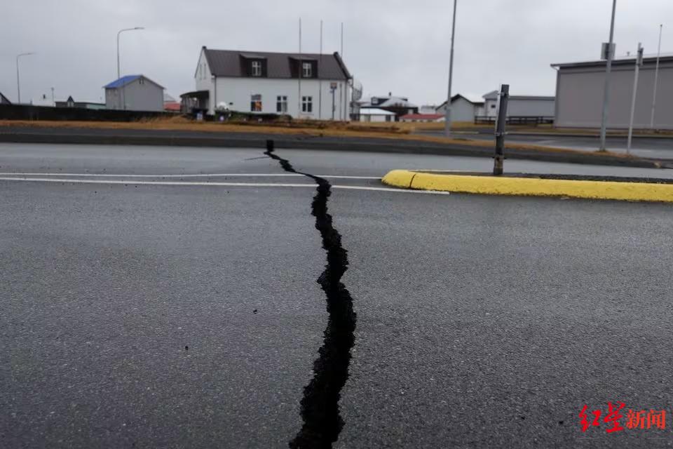 一天1400次地震！冰岛火山或再次喷发，游客凌晨恐慌逃离 专家：这次前所未有1