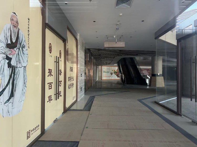 直击苏州“毒地”｜污染警示牌随处可见，大片土地杂草丛生8