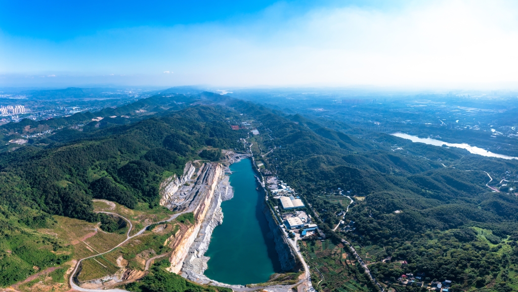 重庆九龙坡矿坑湖