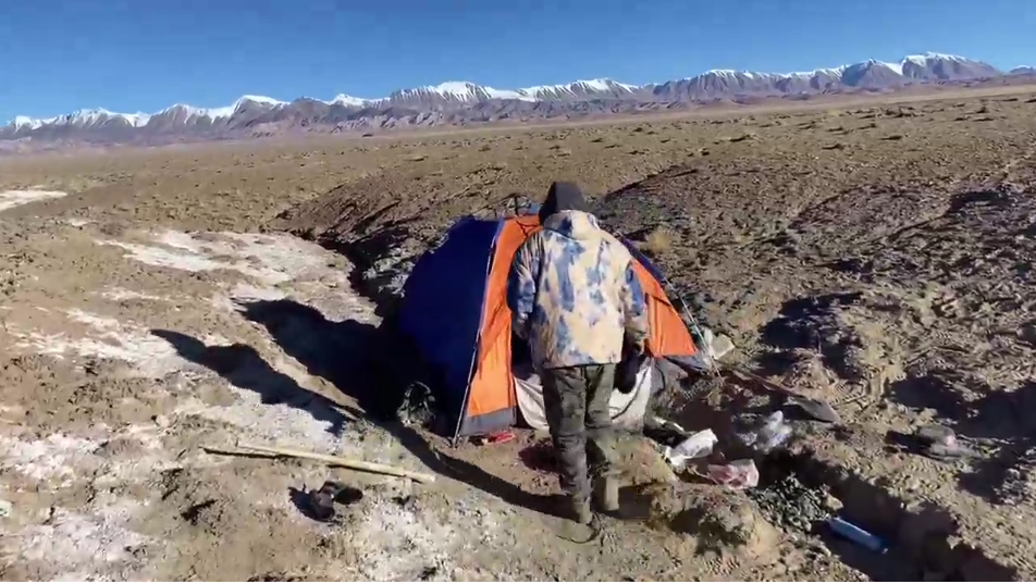 3人在阿尔金山无人区探险失联4天，民警奔波近千公里救助 因违规进保护区正接受处理2